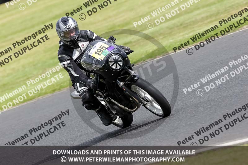 Vintage motorcycle club;eventdigitalimages;mallory park;mallory park trackday photographs;no limits trackdays;peter wileman photography;trackday digital images;trackday photos;vmcc festival 1000 bikes photographs
